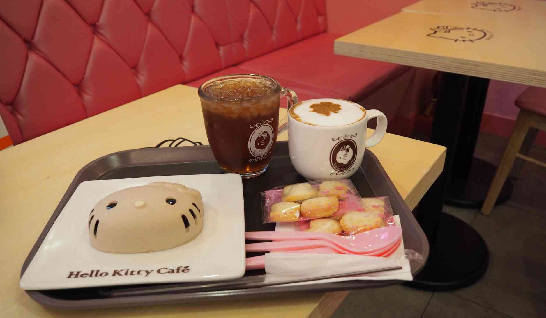 Hello-Kitty-cafe-japon